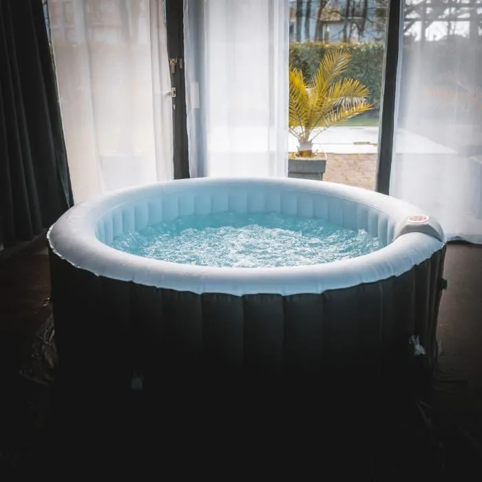 Spa gonflable BESTWAY – Lay-Z-Spa Ibiza Airjet – 180 x 180 x 66 cm – 4/6 places – Carré Optez pour le spa gonflable Ibiza  Soulagez votre stress avec le Lay-Z-Spa® Ibiza AirJet™ !  Profitez d'une séance de relaxation dans le confort du spa Ibiza AirJ