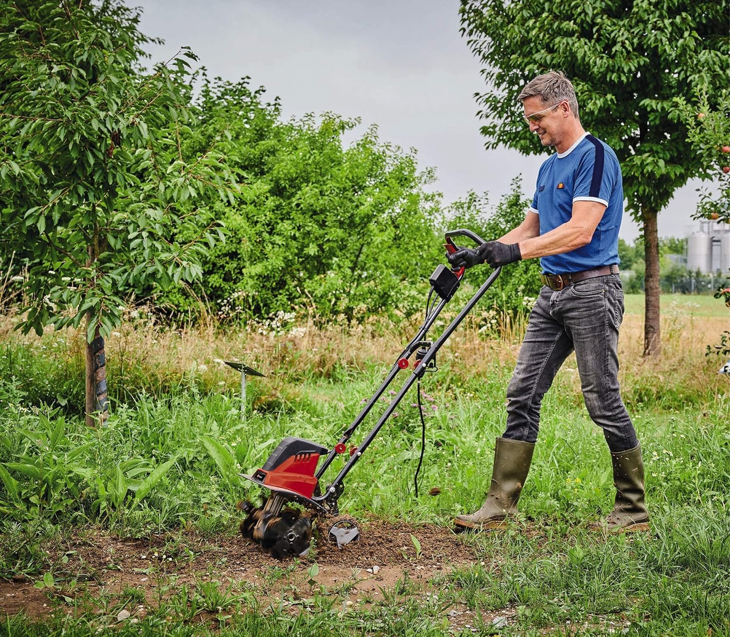 Einhell GC-RT 1545 M electric tiller (1.500 W power. serial motor. 2-point safety switch. anti-overload clutch. folding handlebars. robust tillers)